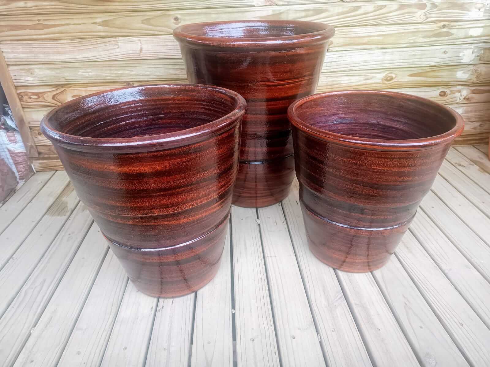 Vasos decorativos em cerâmica e fibra para jardim, disponíveis em Criciúma